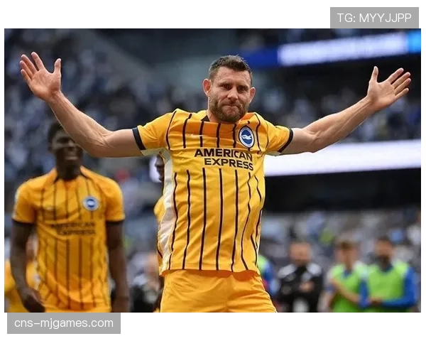 特写:37岁的米尔纳在布莱顿训练场上带领年轻球员加练